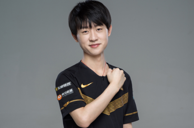 当高举奖杯 当高举奖杯