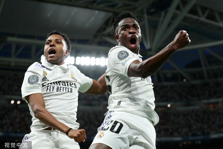 努力坚持自 努力坚持自